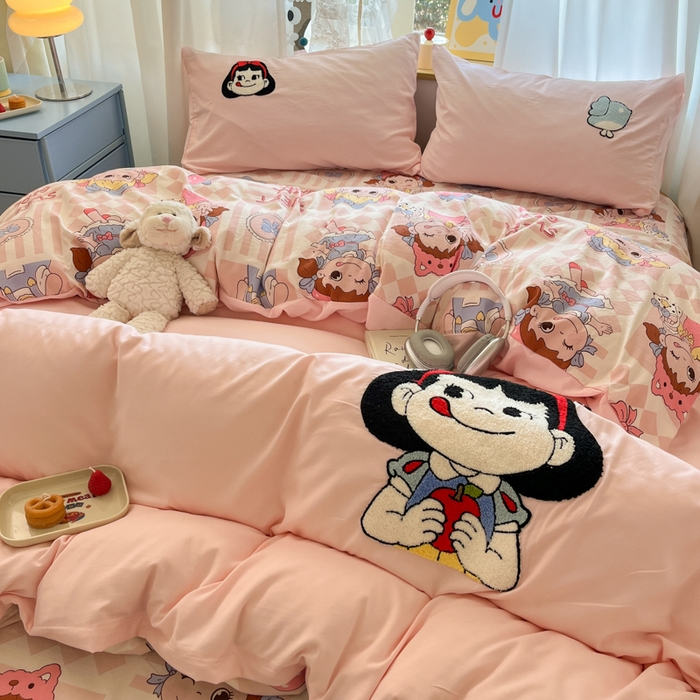 91家纺网 家纺一手货源 找家纺 罗亿家纺 2025新款110g高克重云朵棉直播热款毛巾绣四件套(场景二）提供买家秀 不二家公主