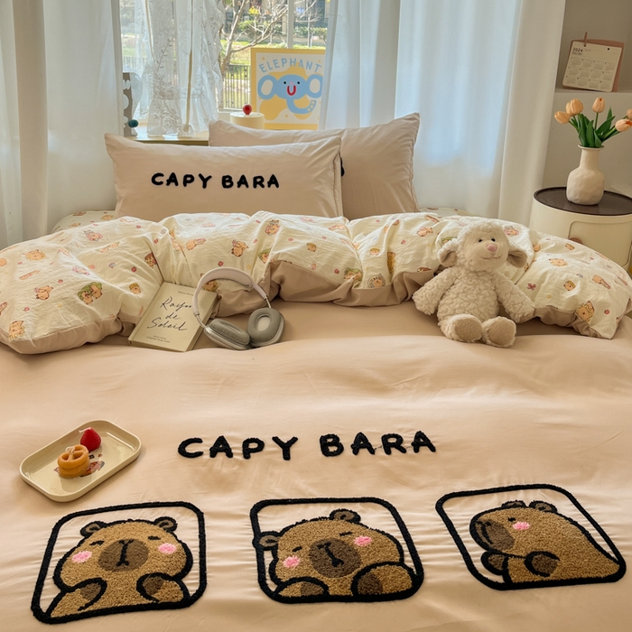 91家纺网 家纺一手货源 找家纺 罗亿家纺 2025新款110g高克重云朵棉直播热款毛巾绣四件套(场景二）提供买家秀 卡皮巴拉