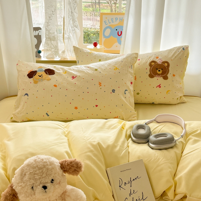 91家纺网 家纺一手货源 找家纺 （总）罗亿家纺 2025新款110g高克重云朵棉直播热款毛巾绣四件套(场景二）提供买家秀