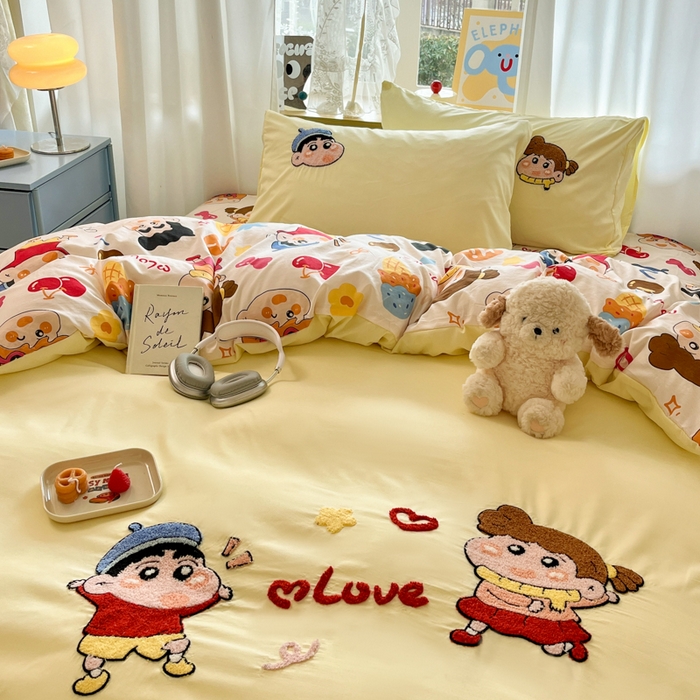 91家纺网 家纺一手货源 找家纺 罗亿家纺 2025新款110g高克重云朵棉直播热款毛巾绣四件套(场景二）提供买家秀 小新的爱情