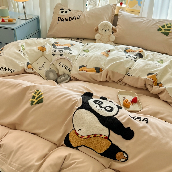 91家纺网 家纺一手货源 找家纺 罗亿家纺 2025新款110g高克重云朵棉直播热款毛巾绣四件套(场景二）提供买家秀 熊猫会功夫