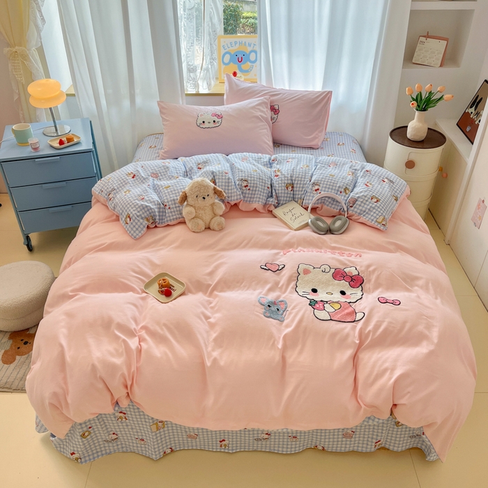 91家纺网 家纺一手货源 找家纺 罗亿家纺 2025新款110g高克重云朵棉直播热款毛巾绣四件套(场景二）提供买家秀 可爱小猫-粉