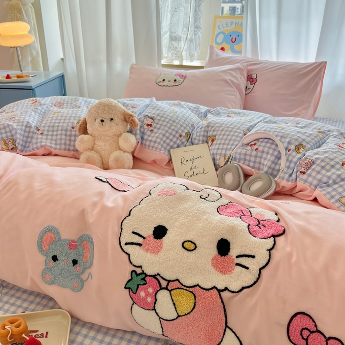 91家纺网 家纺一手货源 找家纺 （总）罗亿家纺 2025新款110g高克重云朵棉直播热款毛巾绣四件套(场景二）提供买家秀