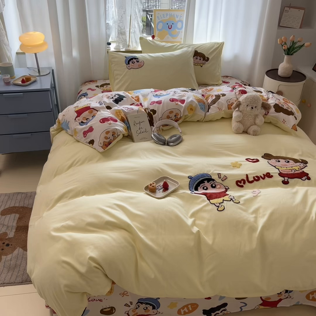 91家纺网 家纺一手货源 找家纺 罗亿家纺 2025新款110g高克重云朵棉直播热款毛巾绣四件套(场景二）提供买家秀 小新的爱情