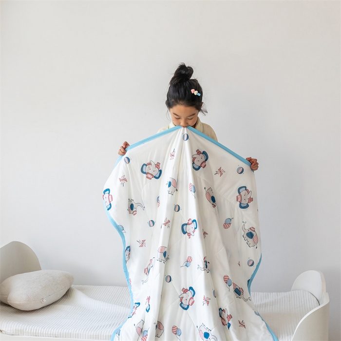 91家纺网 家纺一手货源 找家纺 艾佳宝贝 2025春夏新款A类凉感丝儿童糖果抗菌夏被 大象哼哼