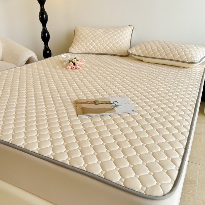 91家纺网 家纺一手货源 找家纺 2025新款加厚乳胶床笠款经典纯色夏被套件 方格-米杏