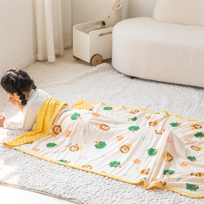 91家纺网 家纺一手货源 找家纺 艾佳宝贝 2025新款A类针织豆豆儿童多功能宿舍午睡安抚盖毯 lucky 萌狮-盖毯