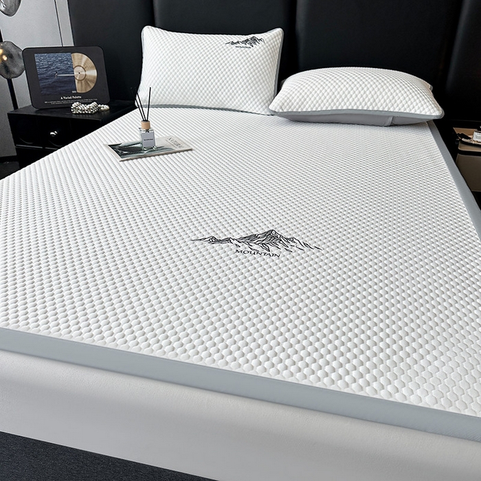 91家纺网 家纺一手货源 找家纺 澳梵家居 2025新款PE中分子A类凉感豆豆刺绣软凉席 冰川-高级白