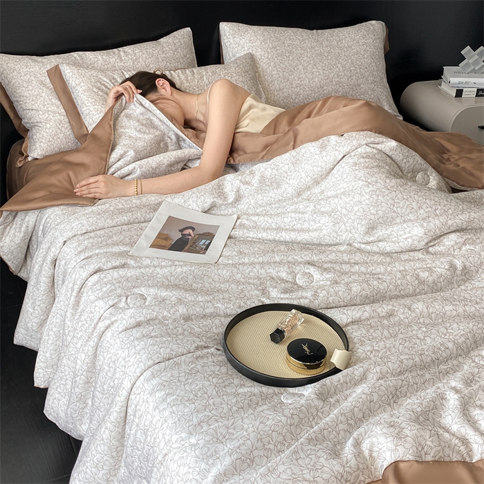 91家纺网 家纺一手货源 找家纺 本制 2025新款水洗真丝印花夏被夏凉被空调被 暮色织语+摩卡棕