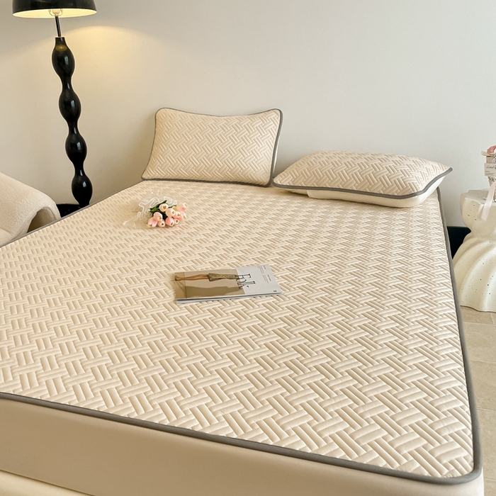 91家纺网 家纺一手货源 找家纺 2025新款加厚乳胶床笠款经典纯色夏被套件 饼干花-米杏