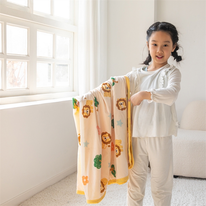 91家纺网 家纺一手货源 找家纺 艾佳宝贝 2025新款A类针织豆豆儿童多功能宿舍午睡安抚盖毯 lucky 萌狮-盖毯