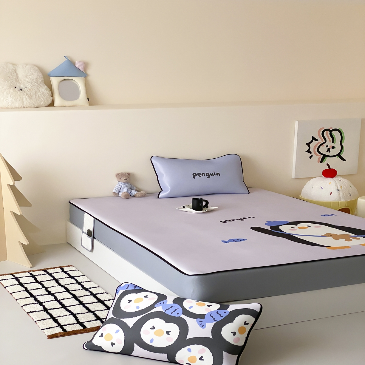 91家纺网 家纺一手货源 找家纺 三味舒屋 2025新款小可爱系列大版印花冰藤凉席 企鹅仔-床笠款