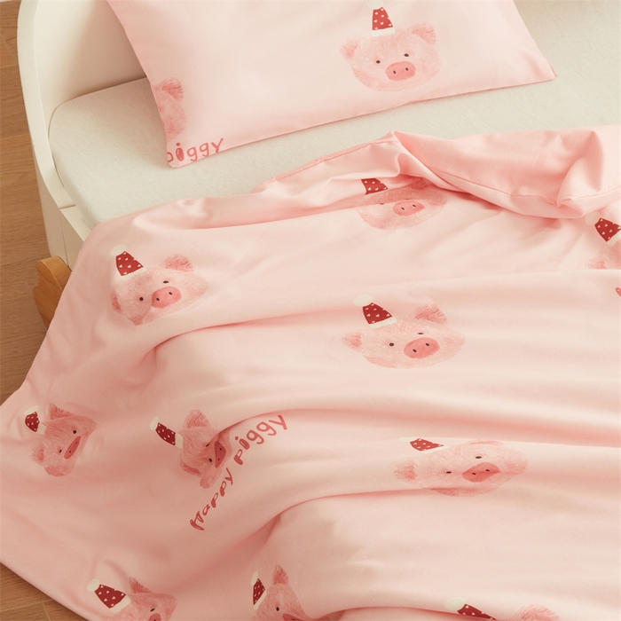 91家纺网 家纺一手货源 找家纺 艾佳宝贝 2025A类儿童全棉多功能单被套可拆式夏被四季被子 乖巧萌猪