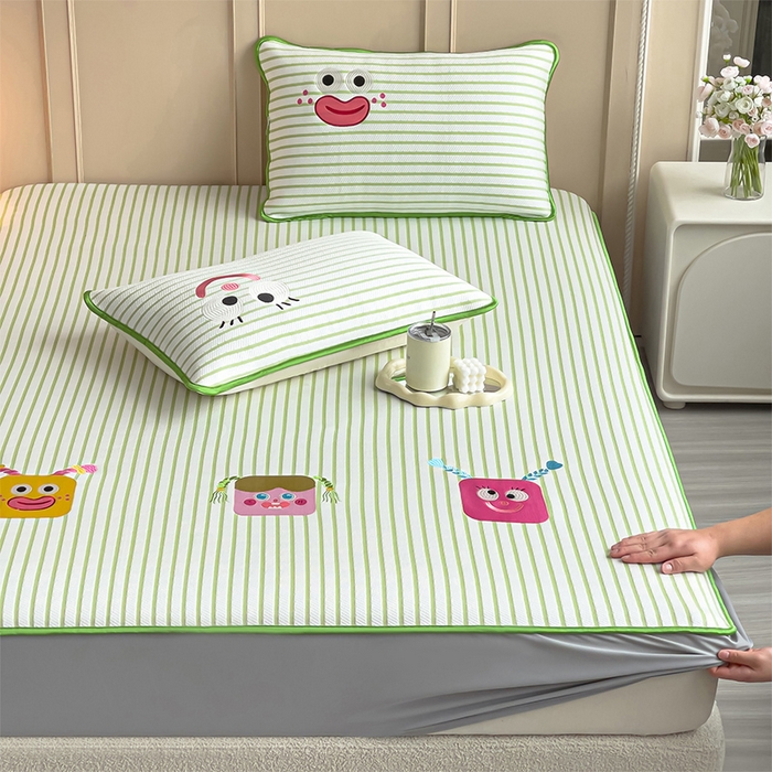 91家纺网 家纺一手货源 找家纺 炫拼  2025新款A类凉豆豆提花条纹卡通刺绣床笠席三件套 气泡女孩