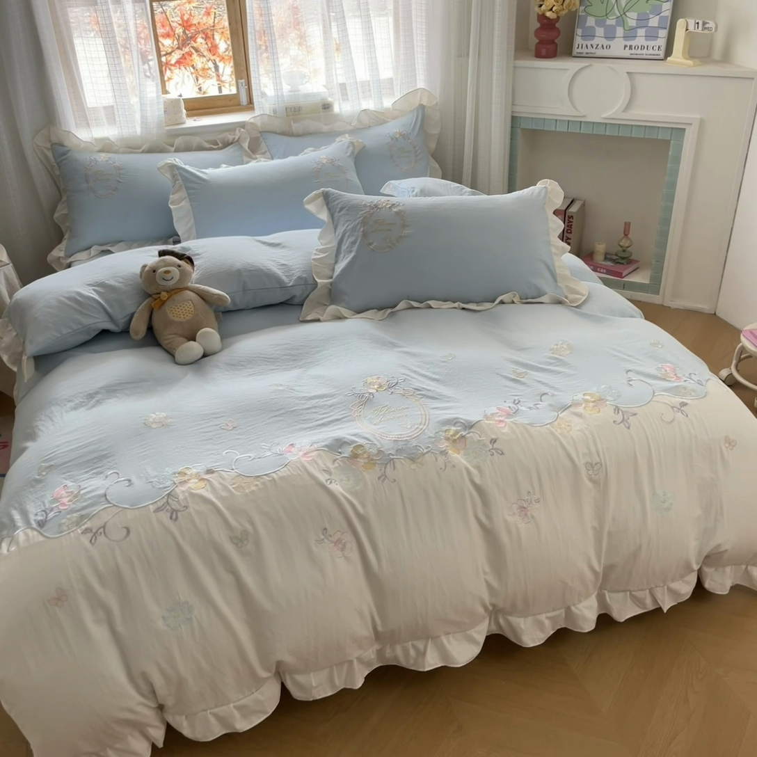 91家纺网 家纺一手货源 找家纺 ab家纺2025新款全棉水洗棉绣花四件套-夏莉儿 夏莉儿-天空蓝