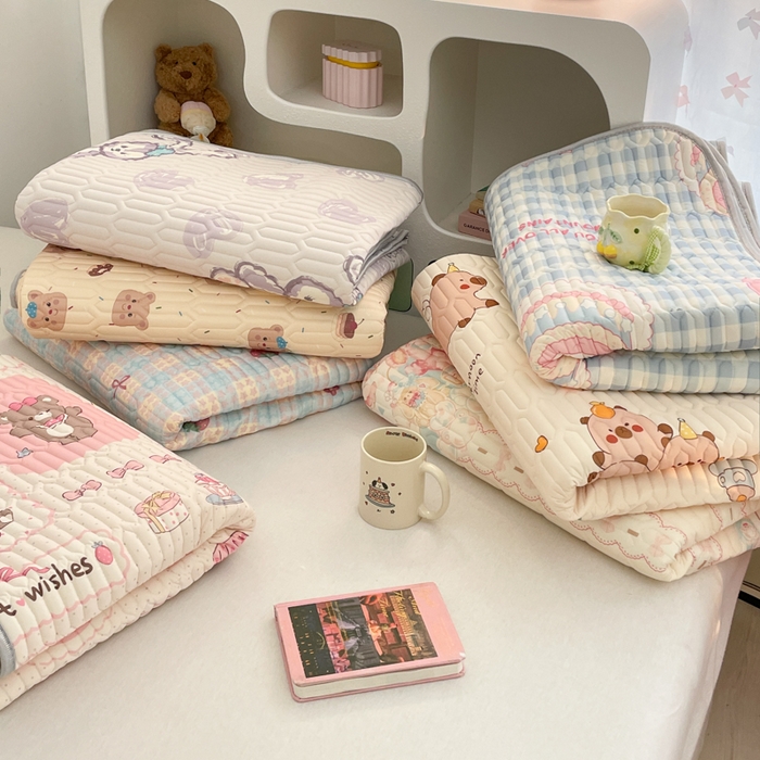 91家纺网 家纺一手货源 找家纺 贝扬思家纺 2025新款亲肤舒适可爱乳胶凉席席子系列 组合图仅供展示