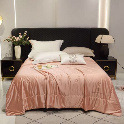 91家纺网 家纺一手货源 找家纺 （总）博尔菲 2025新款柔光缎艾香凉感空调被