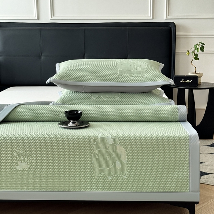 91家纺网 家纺一手货源 找家纺 卡罗兰 2025新款PE提花冰丝凉席凉豆豆床单床笠款凉席-奶牛款 绿色