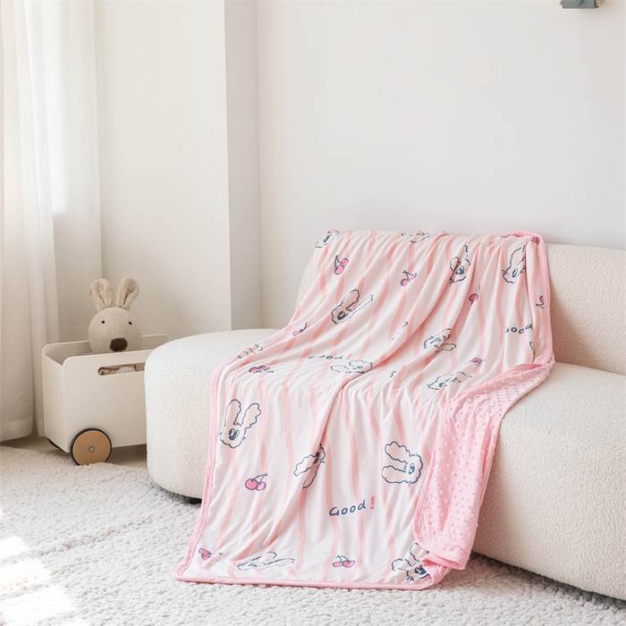 91家纺网 家纺一手货源 找家纺 艾佳宝贝 2025新款A类针织豆豆儿童多功能宿舍午睡安抚盖毯 樱桃长耳兔-盖毯