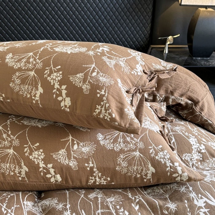 91家纺网 家纺一手货源 找家纺 鲁爱家纺供货 2025新款全棉色织双层纱系带款四件套 云影-浅咖