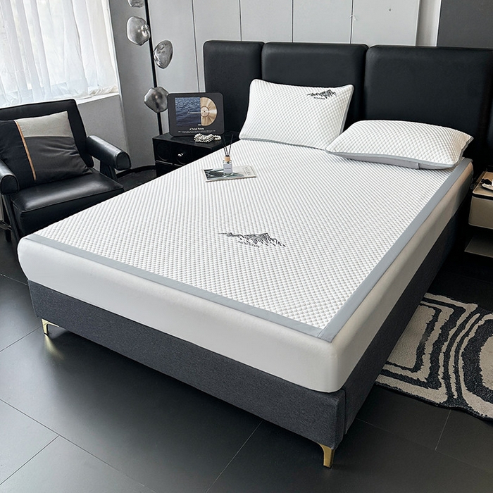 91家纺网 家纺一手货源 找家纺 澳梵家居 2025新款PE中分子A类凉感豆豆刺绣软凉席 冰川-高级白