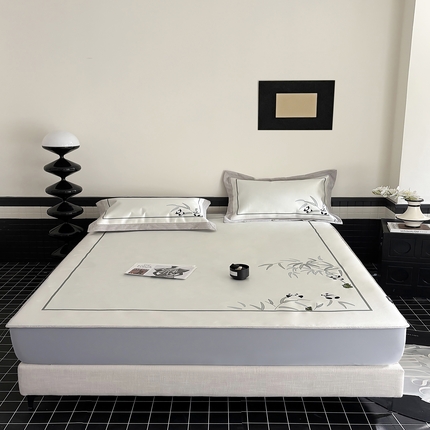 91家纺网 家纺一手货源 找家纺 （总）木希2025春夏新款可水洗冰丝席幻彩刺绣床笠系列-场景一