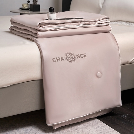 91家纺网 家纺一手货源 找家纺 （总）鸣升家纺 2025新款新款A类冰蓝丝凉感夏被填充蚕蛹蛋白夏凉被空调被