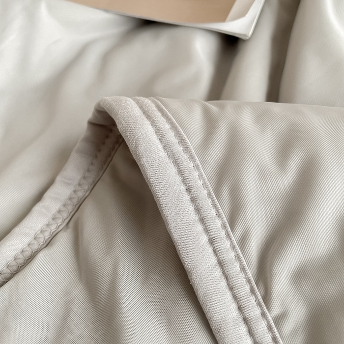 91家纺网 家纺一手货源 找家纺 2025新款加厚乳胶床笠款经典纯色夏被套件 饼干花-浅灰