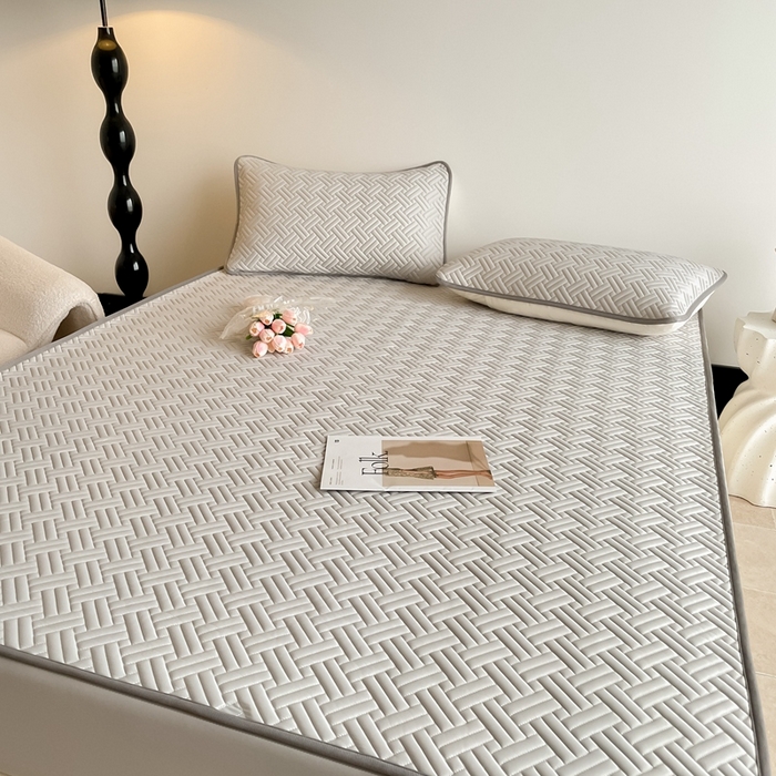 91家纺网 家纺一手货源 找家纺 2025新款加厚乳胶床笠款经典纯色夏被套件 饼干花-浅灰