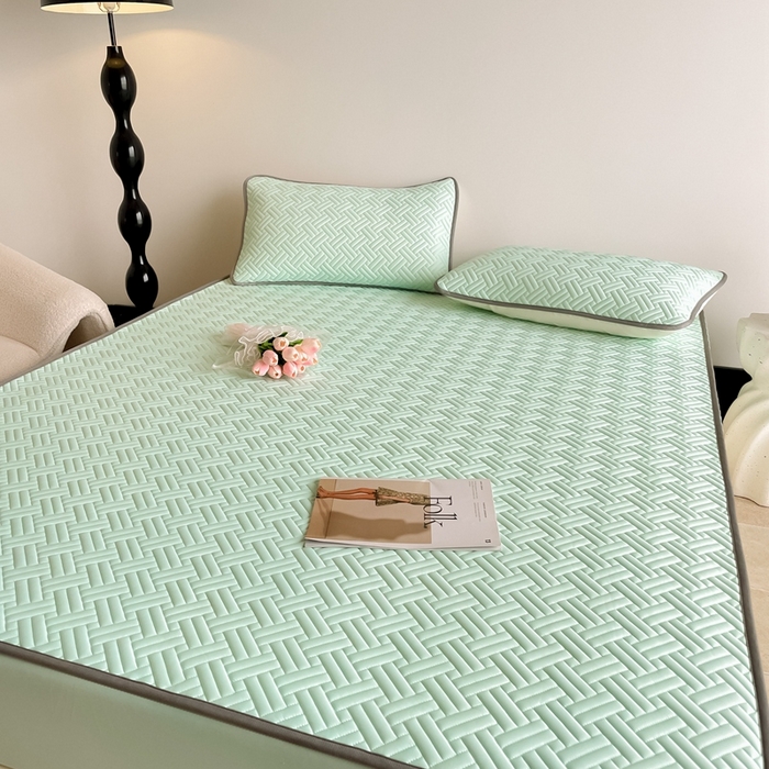 91家纺网 家纺一手货源 找家纺 2025新款加厚乳胶床笠款经典纯色夏被套件 饼干花-水绿