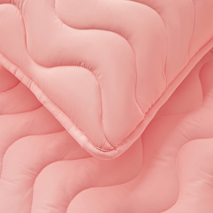 91家纺网 家纺一手货源 找家纺 初心家纺 2025新款原棉防水夹棉窗帘床护罩单件席梦思保护套防水床罩 粉玉