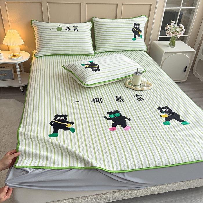 91家纺网 家纺一手货源 找家纺 炫拼  2025新款A类凉豆豆提花条纹卡通刺绣床笠席三件套 暴富熊