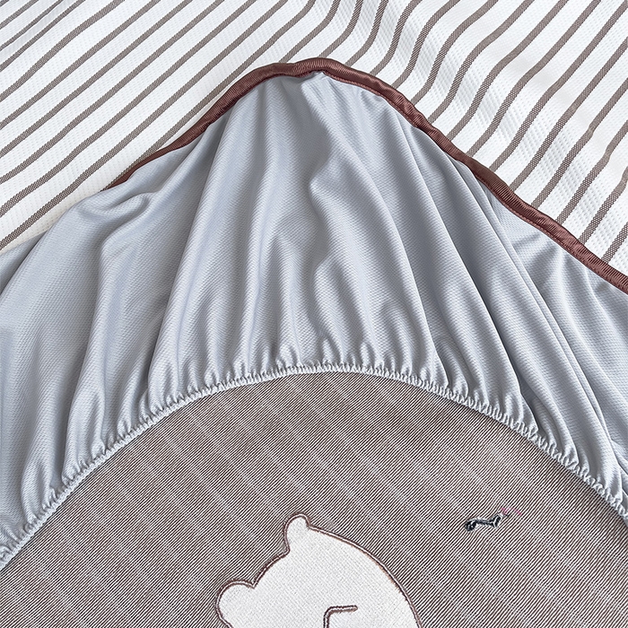 91家纺网 家纺一手货源 找家纺 炫拼  2025新款A类凉豆豆提花条纹卡通刺绣床笠席三件套 元气卡皮