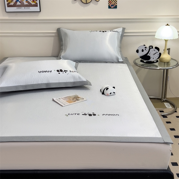 91家纺网 家纺一手货源 找家纺 星座家纺 2025新款600D熊猫烫画冰丝凉席三件套 清凉浅灰