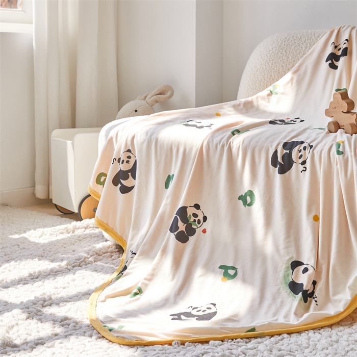 91家纺网 家纺一手货源 找家纺 艾佳宝贝 2025新款A类针织豆豆儿童多功能宿舍午睡安抚盖毯 字母熊猫-盖毯