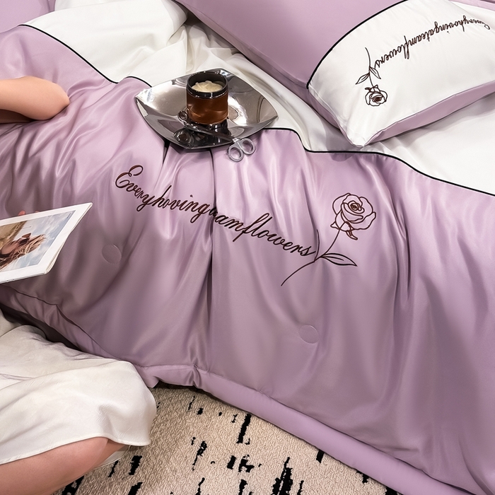 91家纺网 家纺一手货源 找家纺 卡罗兰 2025新款水洗真丝夏凉被空调被拼接款手工包边浪漫花语系列 浪漫花语-香芋紫