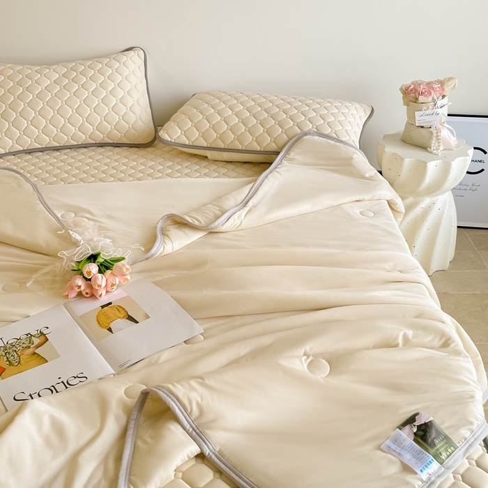 91家纺网 家纺一手货源 找家纺 2025新款加厚乳胶床笠款经典纯色夏被套件 方格-米杏