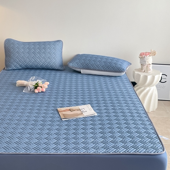 91家纺网 家纺一手货源 找家纺 2025新款加厚乳胶床笠款经典纯色夏被套件 饼干花-宝蓝