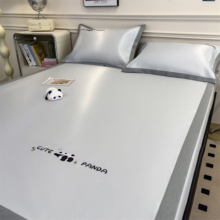 91家纺网 家纺一手货源 找家纺 星座家纺 2025新款600D熊猫烫画冰丝凉席三件套 清凉浅灰