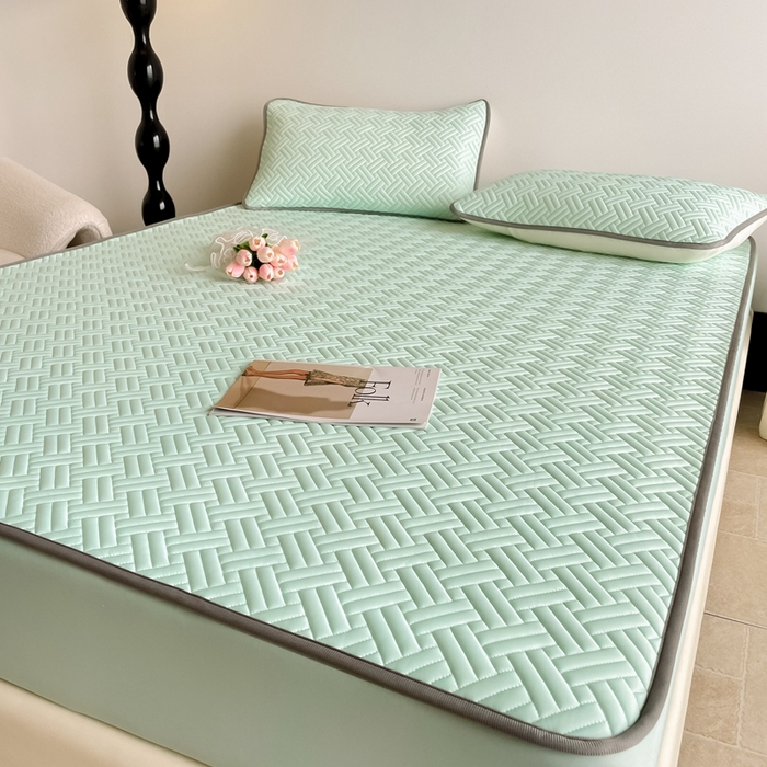 91家纺网 家纺一手货源 找家纺 2025新款加厚乳胶床笠款经典纯色夏被套件 饼干花-水绿