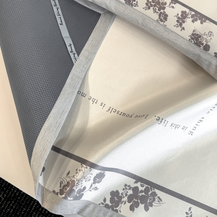 91家纺网 家纺一手货源 找家纺 本希2025春夏新款可水洗冰丝席花漾数码印花法式系列 曼秋-灰平席