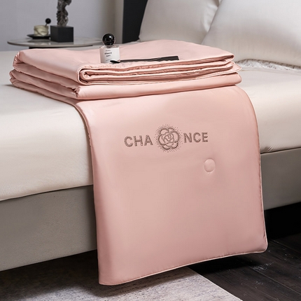 91家纺网 家纺一手货源 找家纺 （总）鸣升家纺 2025新款新款A类冰蓝丝凉感夏被填充蚕蛹蛋白夏凉被空调被