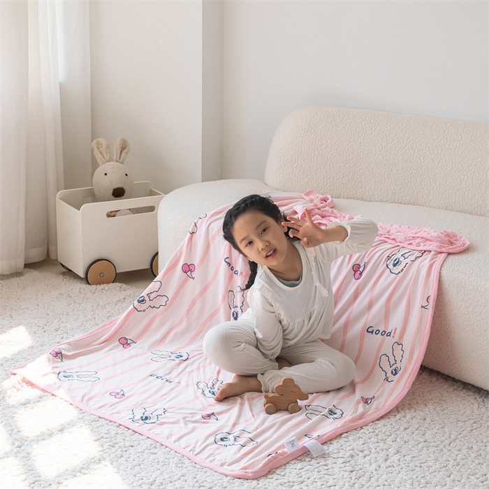 91家纺网 家纺一手货源 找家纺 艾佳宝贝 2025新款A类针织豆豆儿童多功能宿舍午睡安抚盖毯 樱桃长耳兔-盖毯