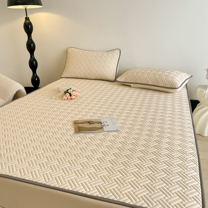 91家纺网 家纺一手货源 找家纺 2025新款加厚乳胶床笠款经典纯色夏被套件 饼干花-米杏