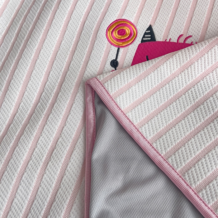 91家纺网 家纺一手货源 找家纺 炫拼  2025新款A类凉豆豆提花条纹卡通刺绣床笠席三件套 小怪兽糖糖