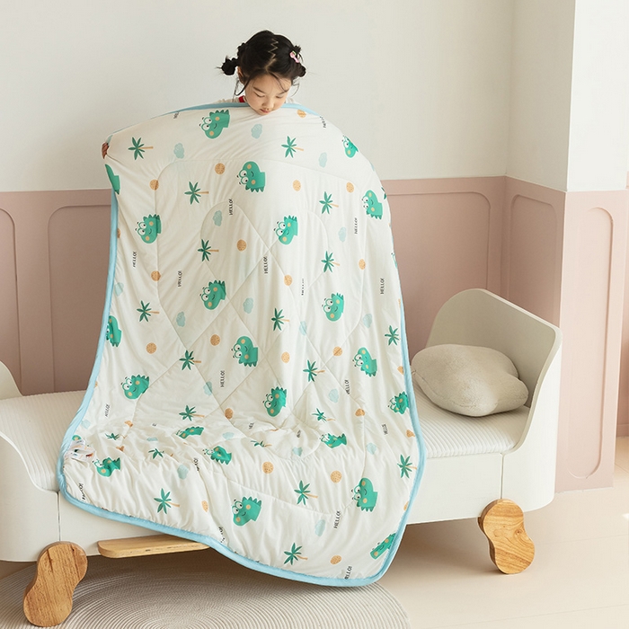 91家纺网 家纺一手货源 找家纺 艾佳宝贝 2025春夏新款A类凉感丝儿童糖果抗菌夏被 hello 恐龙