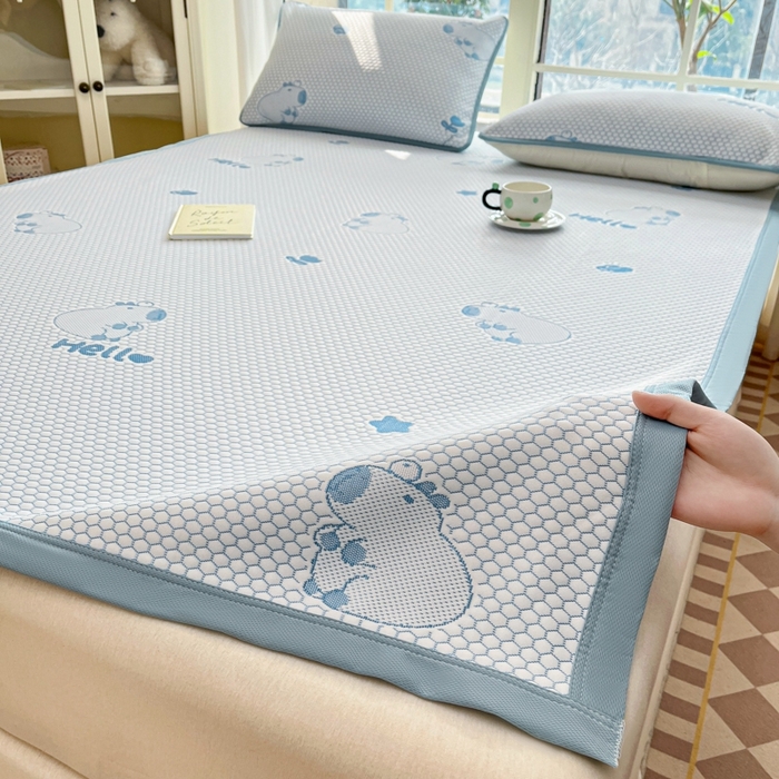 91家纺网 家纺一手货源 找家纺 卡伦2025新款冰丝豆豆凉席床席系列 卡皮巴拉-蓝