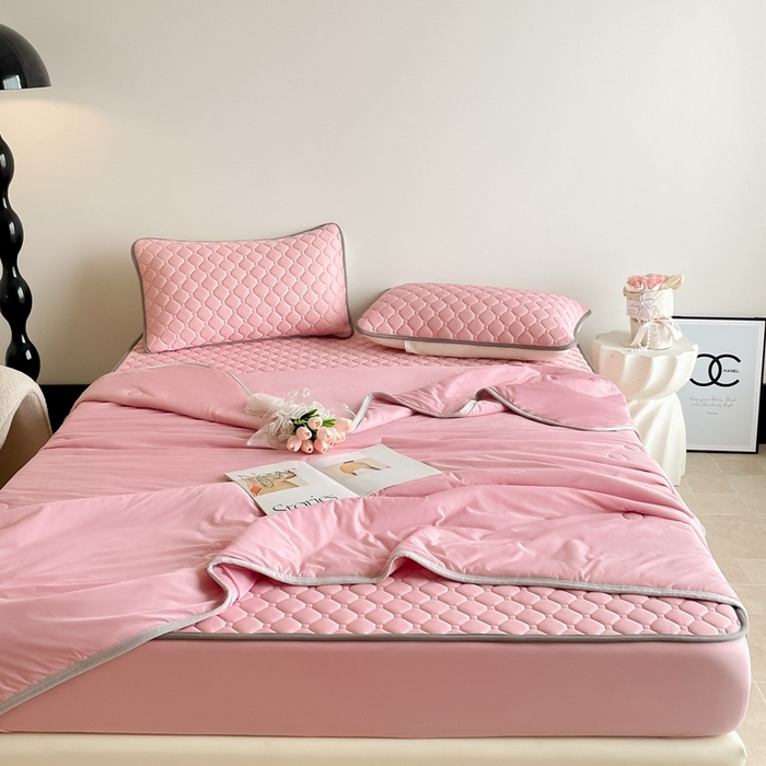 91家纺网 家纺一手货源 找家纺 2025新款加厚乳胶床笠款经典纯色夏被套件 方格-豆粉