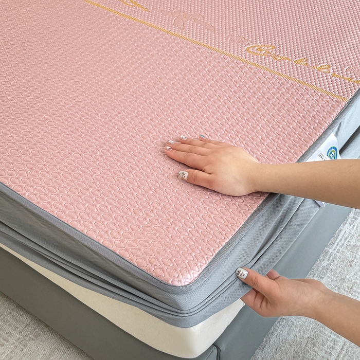 91家纺网 家纺一手货源 找家纺 （总）2025新款提花冰豆豆凉席床笠床席三件套幸运草系列