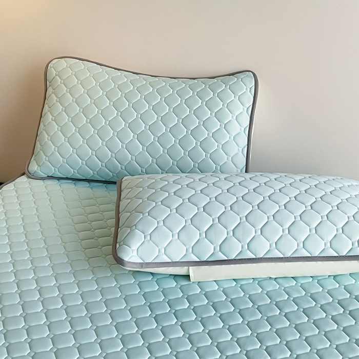 91家纺网 家纺一手货源 找家纺 2025新款加厚乳胶床笠款经典纯色夏被套件 方格-湖蓝